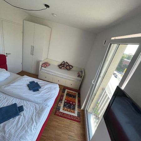 Boutique Zimmer Privat 1-4 Personen Frankfurt am Main Buitenkant foto